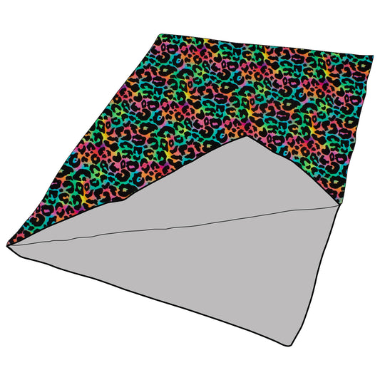 Kuscheldecke / Schmusedecke Leo Regenbogenfarben